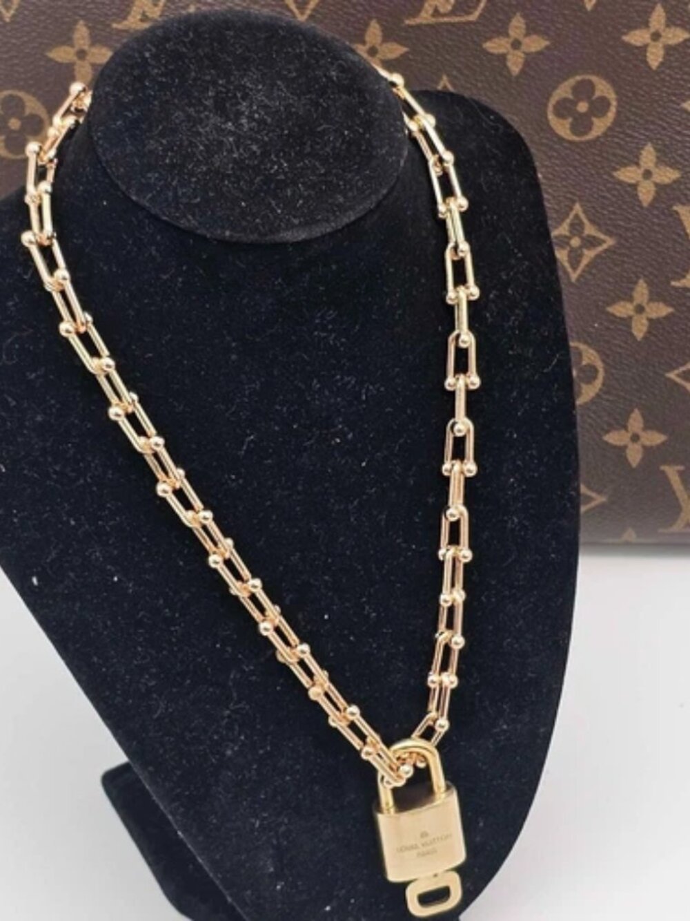 Gold-Plated Necklace with Authentic Louis Vuitton Padlock - Picture 9 of 11